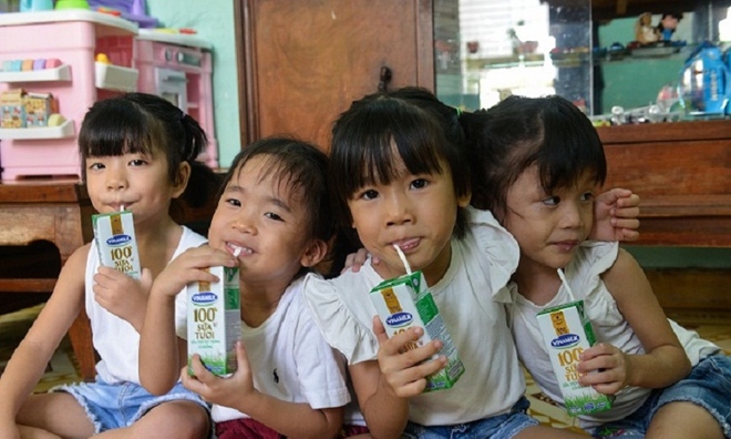 <p class="Normal">
Các em sẽ được uống sữa miễn phí liên tiếp trong 3 tháng nhằm tăng cường chế độ dinh dưỡng, hỗ trợ nâng cao sức khỏe và sức đề kháng. Tại khu vực miền Nam, năm 2020, ngoài Tp.HCM, Quỹ sữa Vươn cao Việt Nam còn hỗ trợ sữa cho trẻ em các tỉnh, thành khác như Bến Tre, Trà Vinh, Tây Ninh, Bạc Liêu…</p>