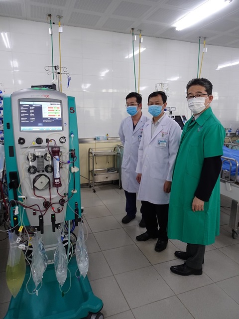 JICA hỗ trợ Bệnh viện Chợ Rẫy thiết bị xét nghiệm, điều trị COVID – 19