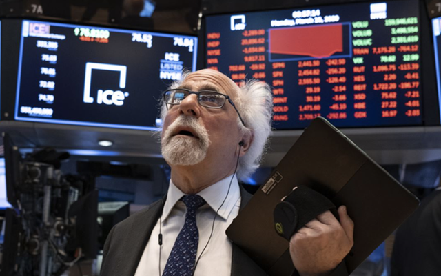 Phố Wall chao đảo, Dow Jones có lúc mất hơn 500 điểm