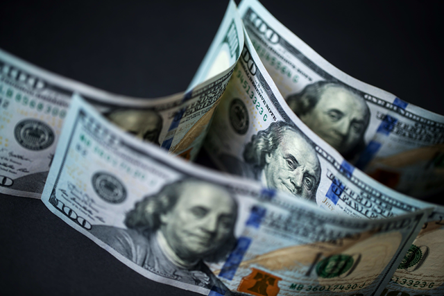 Giá USD giữ ổn định trong khi giá vàng tăng liên tiếp