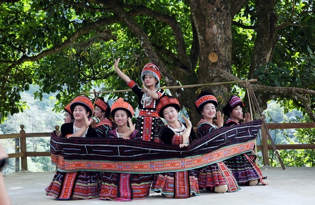 Liên kết làm du lịch giúp Sin Suối Hồ đẩy lùi đói nghèo