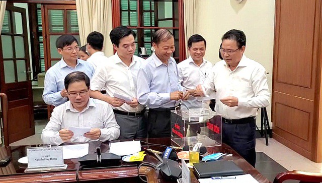 Không điều chỉnh tăng lương tối thiểu vùng năm 2021