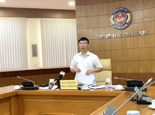 Lùm xùm áp thuế gỗ cao su dạng tấm: Hải quan tạm áp thuế xuất khẩu 0%