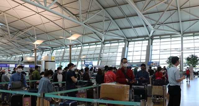 Đưa hơn 340 công dân Việt Nam từ Nga về nước
