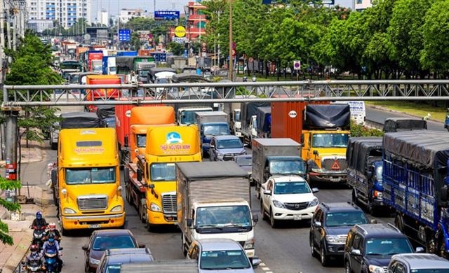 Giảm 30% phí sử dụng đường bộ