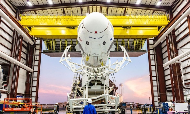 <p class="Normal">
<strong>Nhiệm vụ của họ, được gọi là Demo-2, cho phép Hoa Kỳ lấy lại khả năng phóng tàu vũ trụ có phi hành gia trên khoang, thứ mà họ đã mất sau khi chương trình Tàu con thoi kết thúc vào năm 2011.</strong></p><p class="Normal">Một tên lửa SpaceX Falcon 9 với Phi hành đoàn Dragon đã lăn bánh ra khỏi nhà chứa máy bay tại Trung tâm Vũ trụ Kennedy của NASA vào ngày 3 tháng 1 năm 2019.  </p><p class="Normal">Trong 9 năm qua, NASA đã dựa vào tên lửa Soyuz của Nga với chi phí đắt đỏ để vận chuyển các phi hành gia của mình đến và đi từ trạm vũ trụ.</p>
