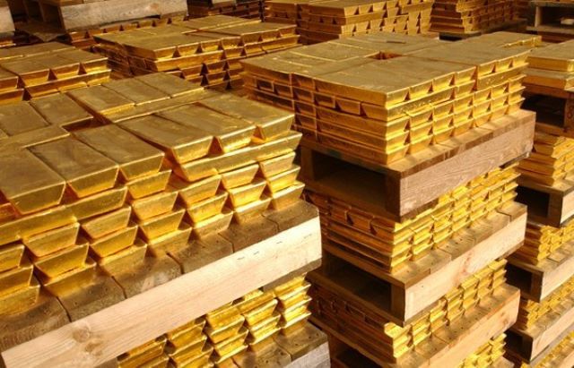 Giá vàng ngày 28/8: thế giới lao dốc, trong nước khó đứng vững?
