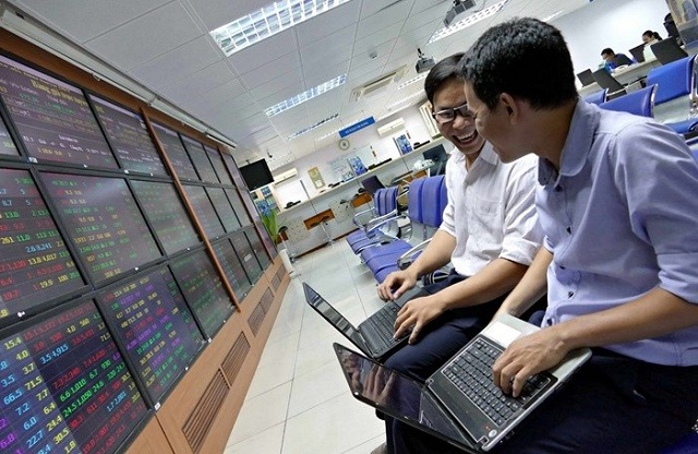 Thị trường chứng khoán: Sẽ vượt mốc 900 điểm trong tháng 9?