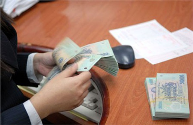 Giảm lãi suất tỷ lệ thuận với giảm tiền gửi ngân hàng