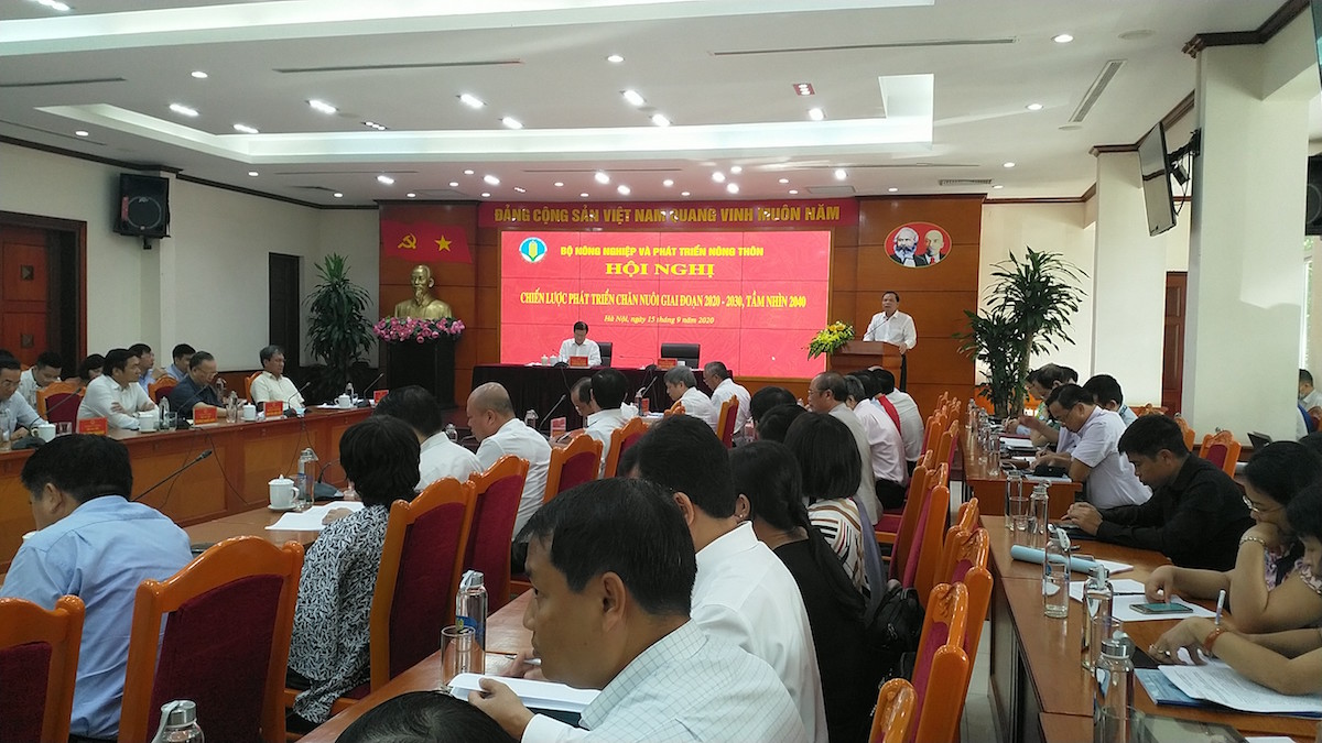 Bộ trưởng NN&PTNT: 'Soi kính hiển vi' không thấy sản phẩm chăn nuôi xuất khẩu