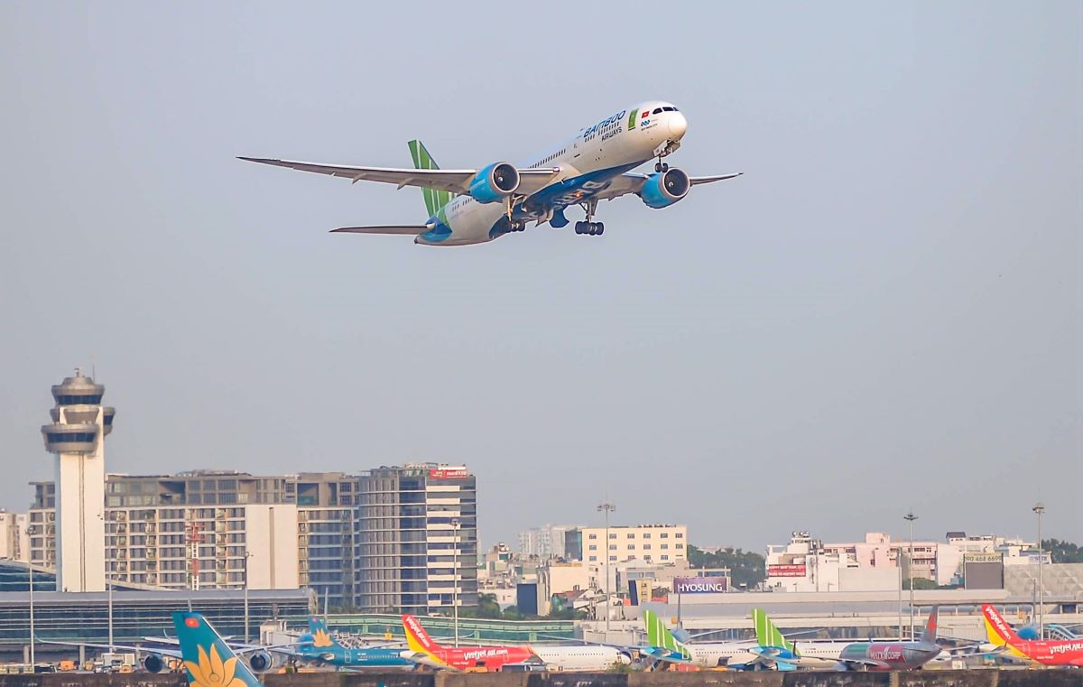 Chính thức khai thác trở lại các chuyến bay quốc tế thường lệ đầu tiên