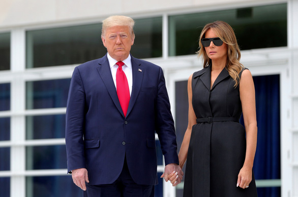 Chứng khoán toàn cầu lao dốc sau khi Tổng thống Trump mắc Covid-19