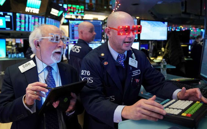 Chứng khoán ngày 8/10: Dow Jones tăng hơn 500 điểm, Vn-Index gặp khó với ngưỡng cản mới