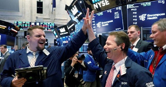 Dow Jones tăng hơn 1,000 điểm trong 2 phiên vừa qua - vtradetop.com