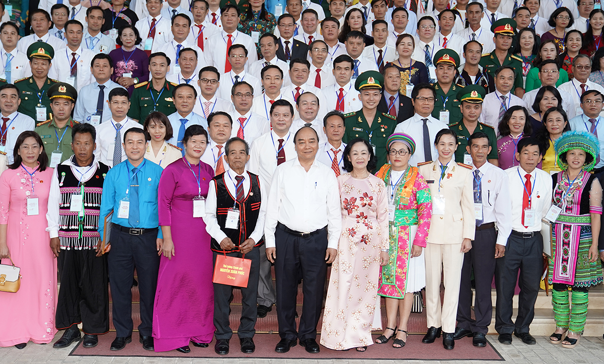 Thủ tướng Nguyễn Xuân Phúc gặp mặt điển hình 'Dân vận khéo' toàn quốc