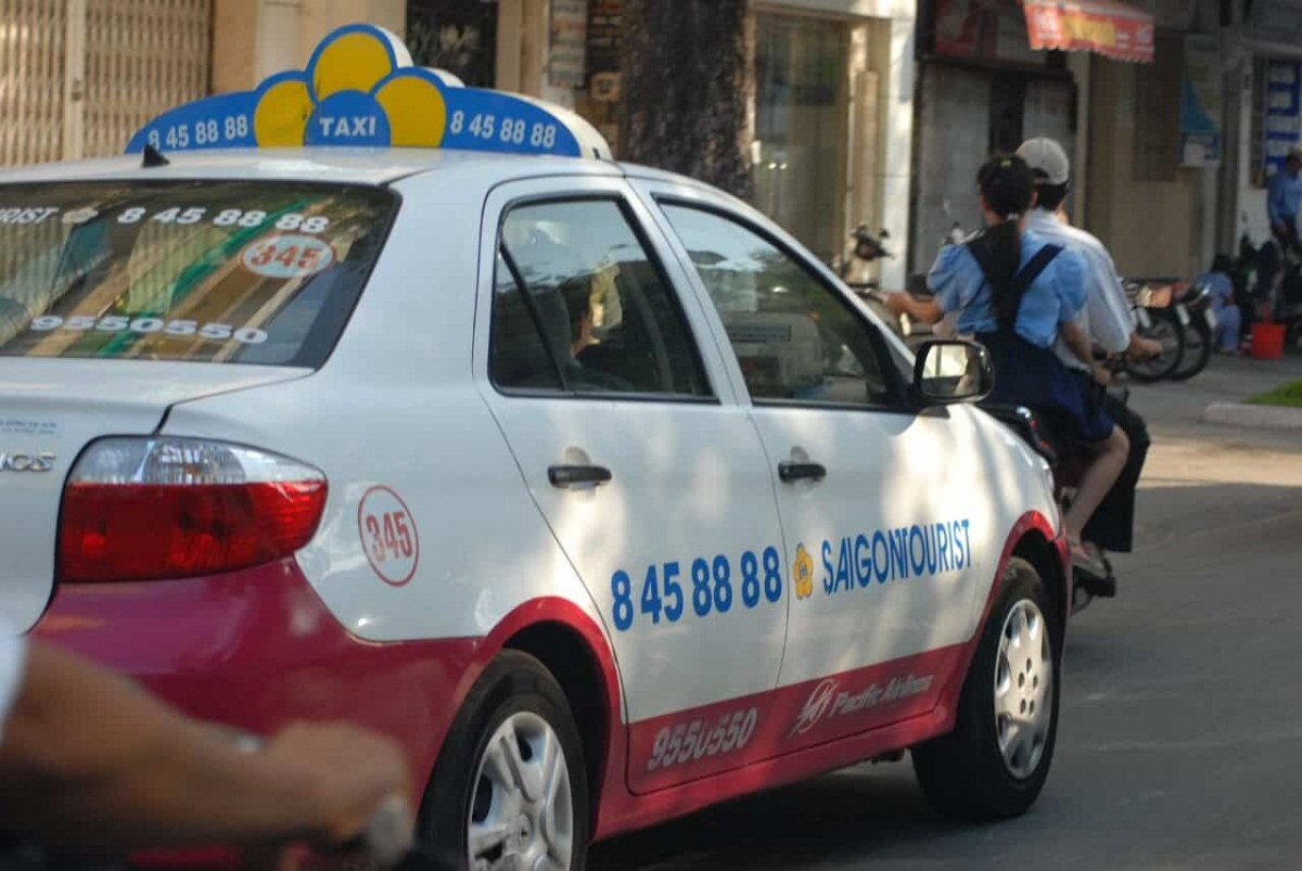 Phá sản là tương lai gần của hãng taxi Saigon Tourist?