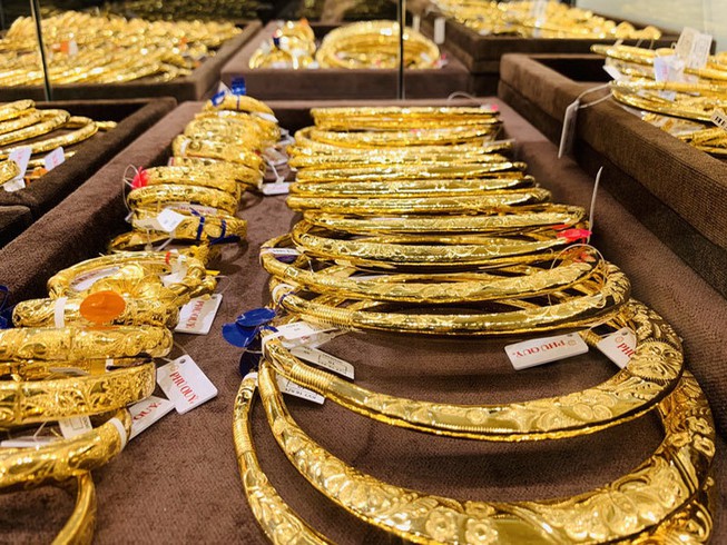 Thị trường tiền tệ ngày 23/10: Giá vàng giảm do đồng USD đang dần mạnh lên