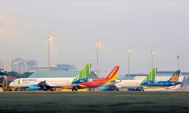Lượng khách bay giảm gần một nửa so với cùng kì năm 2019