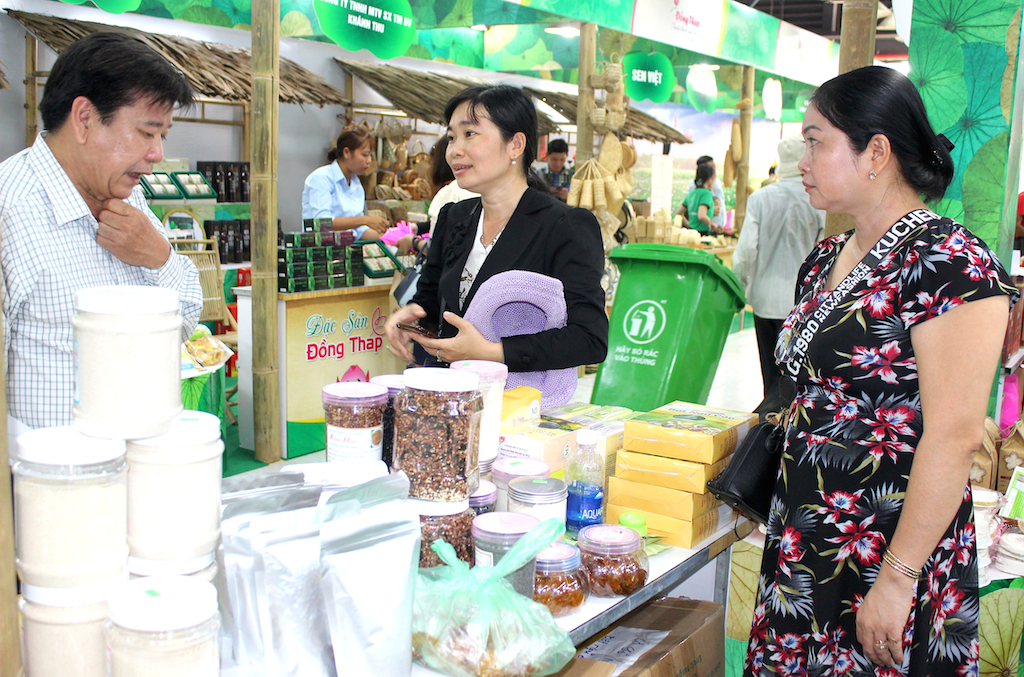 Mua sắm trực tuyến tìm 'mỏ vàng' nông thôn