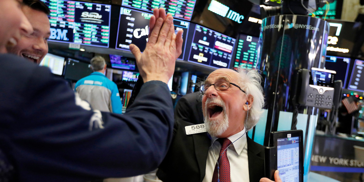 Chứng khoán ngày 25/11: Dow Jones phá đỉnh lịch sử vượt 30.000 điểm, Vn-Index tiếp tục rung lắc
