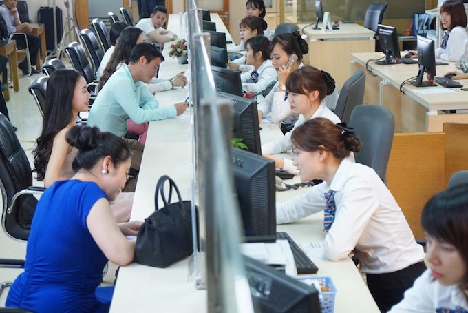 Ngân hàng cung cấp thông tin khách hàng cho cơ quan thuế ra sao?