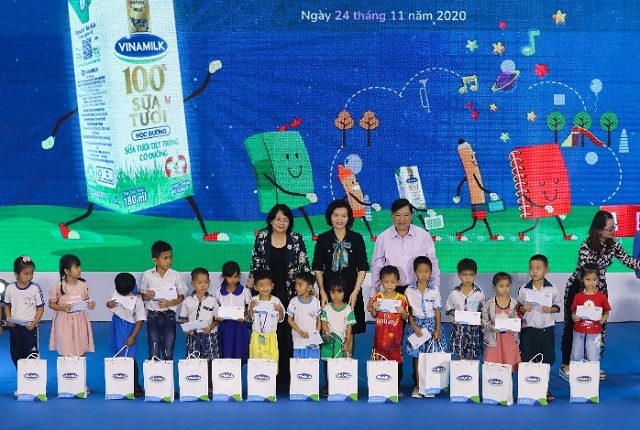 Tỉnh Vĩnh Long và Vinamilk tổ chức “Ngày hội Sữa học đường”