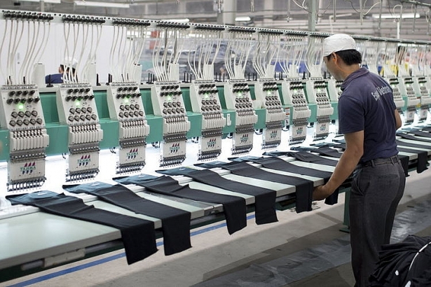 PMI tháng 11 giảm nhẹ xuống dưới ngưỡng trung tính, còn 49.9 điểm