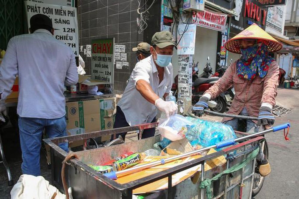 Covid-19 khiến lương nhóm lao động yếu thế ảnh hưởng nặng nề