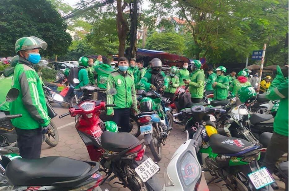 Lúng túng 'quản' Grab, Airbnb