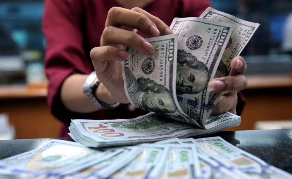 Thị trường tiền tệ ngày 11/12: Vàng tiếp đà đi xuống, USD đi ngang