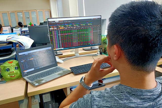 'Ẩn tình' sau chương trình mua cổ phiếu quỹ để phát hành ESOP