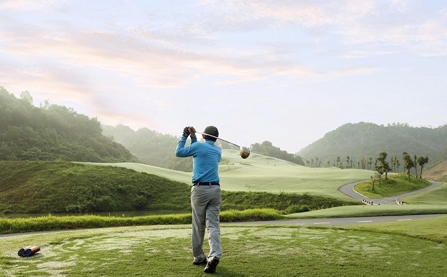 <p>
Với 27 hố đạt chuẩn quốc tế, Geleximco Hilltop Valley Golf Club mang đến không gian thư giãn lý tưởng, những trải ngiệm độc đáo, giúp các golfer thoả mãn niềm đam mê với bộ môn thể thao hấp dẫn này.  </p>