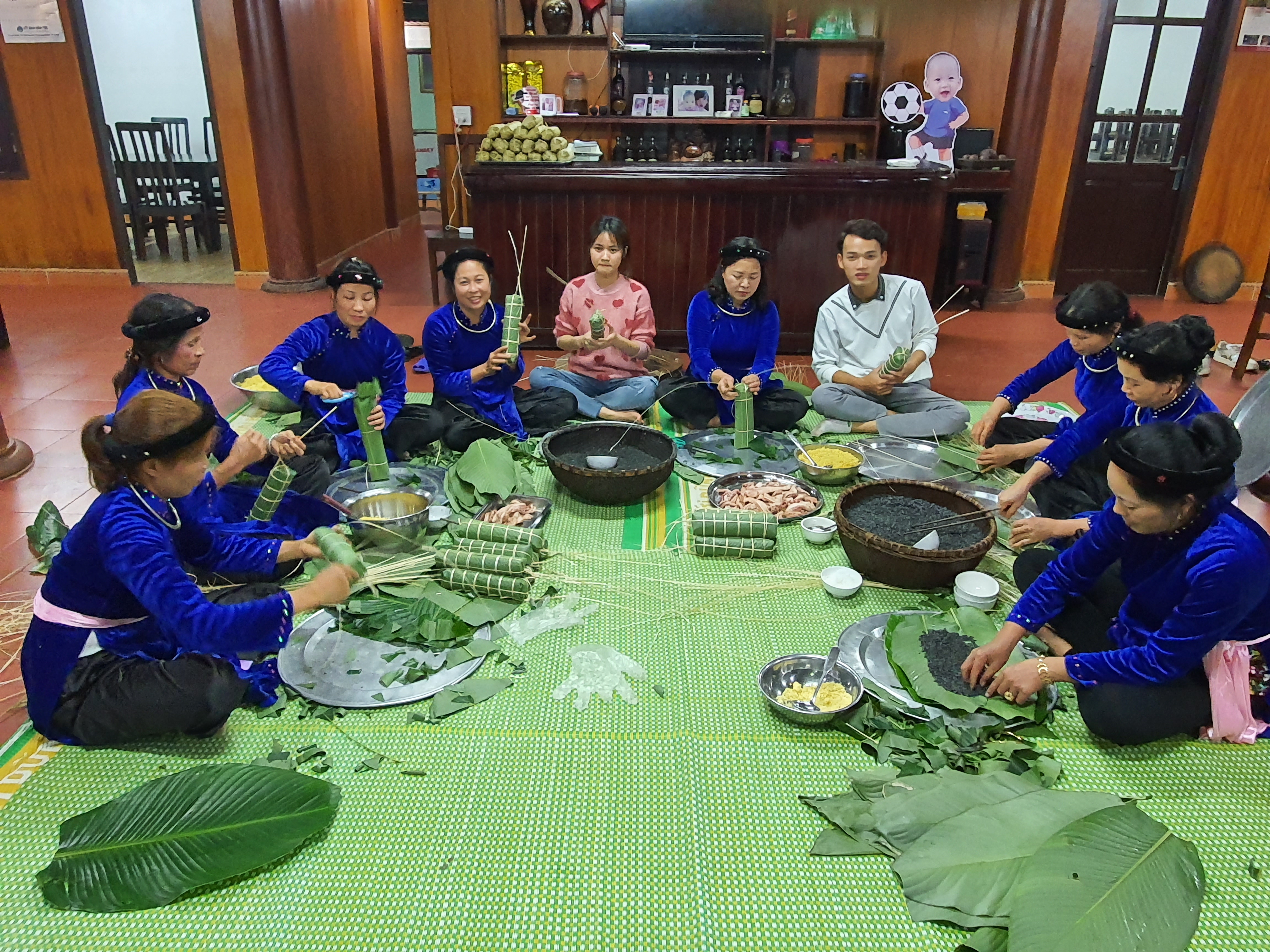 Vui xuân kể chuyện chiếc bánh chưng đen