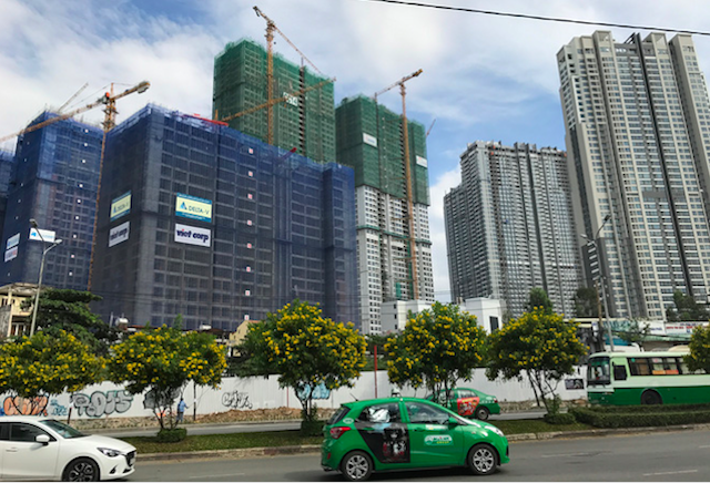 Nghịch lý thị trường bất động sản