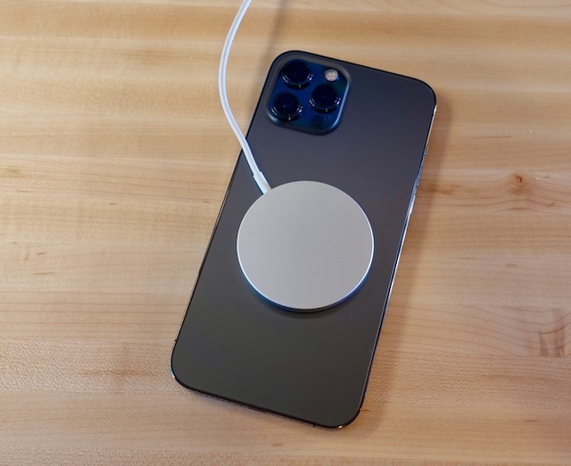 Cảnh báo rủi ro sức khỏe khi dùng iPhone 12 với người mang máy tạo nhịp tim