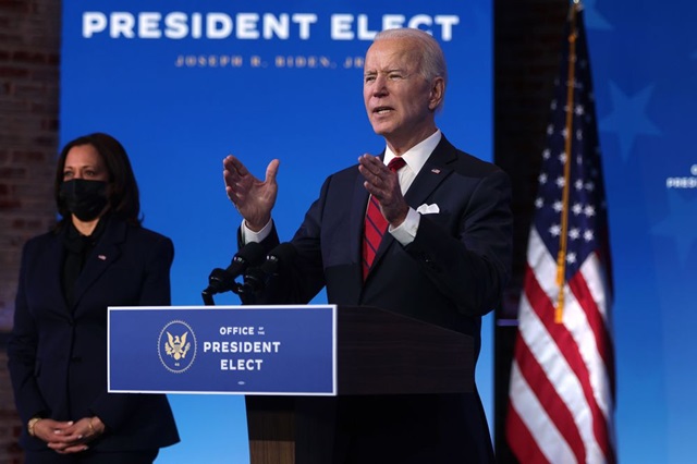 Ngày đầu tiên nhậm chức, Tổng thống Joe Biden ký thông qua hàng loạt quy định mới