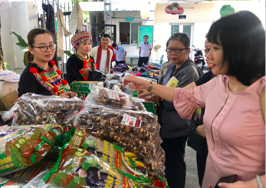 Đắt hàng đặc sản phục vụ Tết