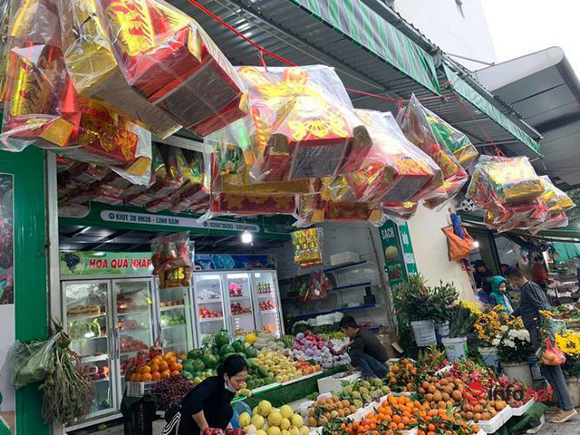 Chợ truyền thống vắng khách, cửa hàng online 'tấp nập' người mua