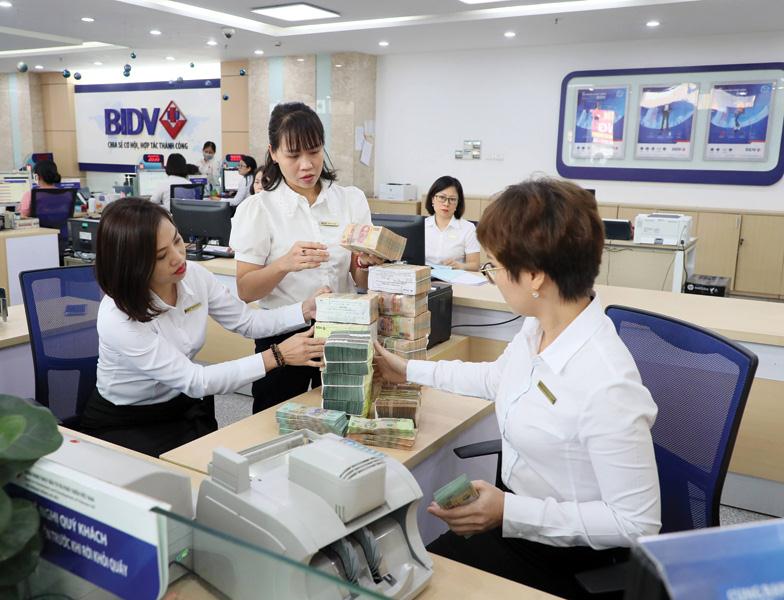 Dịch Covid-19 bùng phát, lãi suất ngân hàng sẽ tiếp tục giảm?