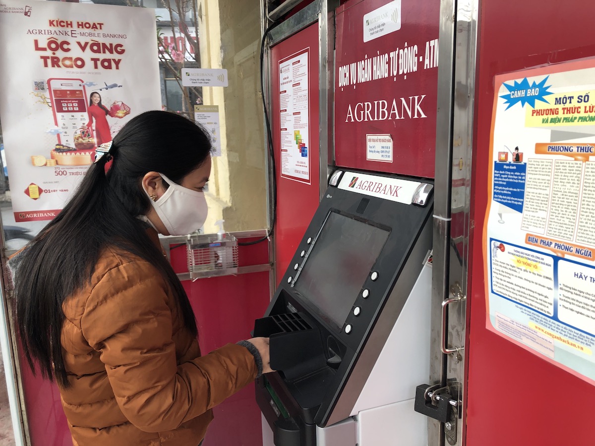 Nỗi ám ảnh rút tiền ATM những ngày cận Tết
