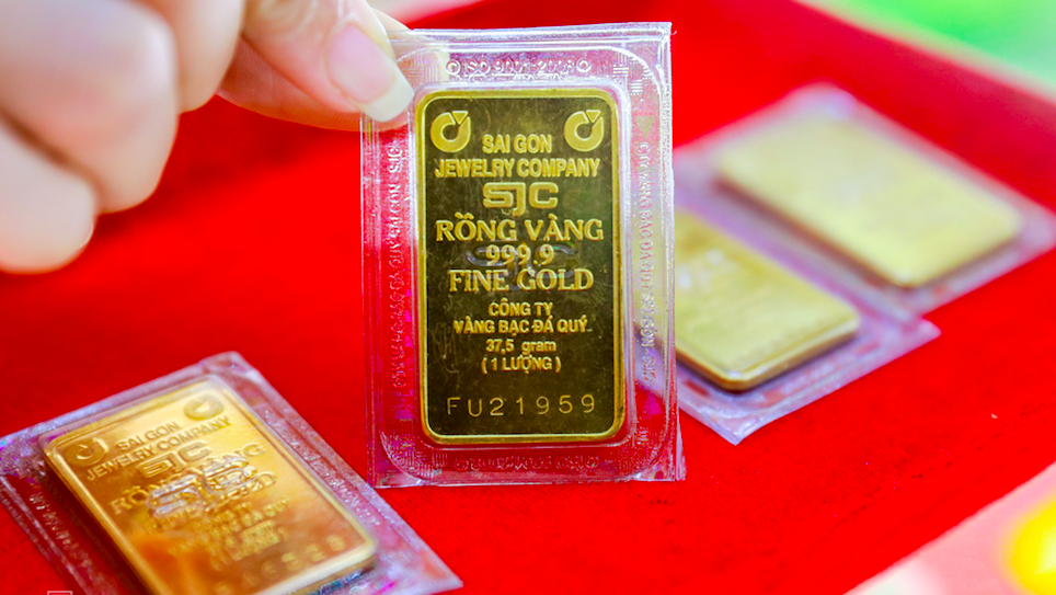 Thị trường tiền tệ ngày 17/2 (Mùng 6 Tết): Vàng SJC bỏ xa giá vàng thế giới, đồng USD tăng nhẹ
