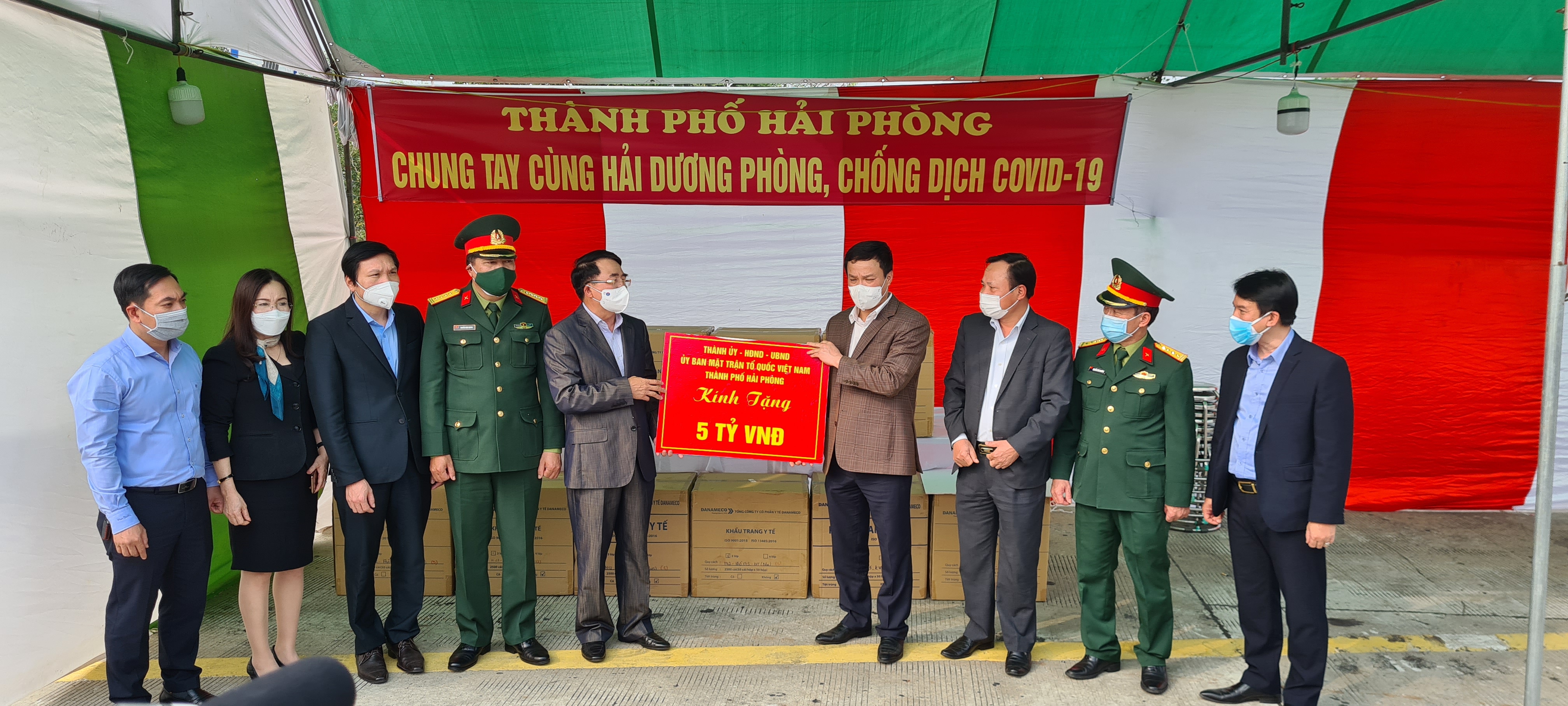 Hải Phòng hỗ trợ Hải Dương 5 tỷ đồng và 500.000 khẩu trang