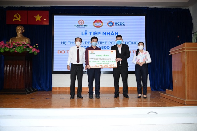 Tập đoàn Hưng Thịnh trao tặng hệ thống máy xét nghiệm tự động trị giá gần 5,3 tỷ đồng cho Trung tâm kiểm soát bệnh tật TP.HCM