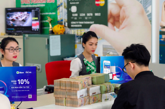 Ngân hàng tiếp tục 'đổ tiền' mua trái phiếu doanh nghiệp?