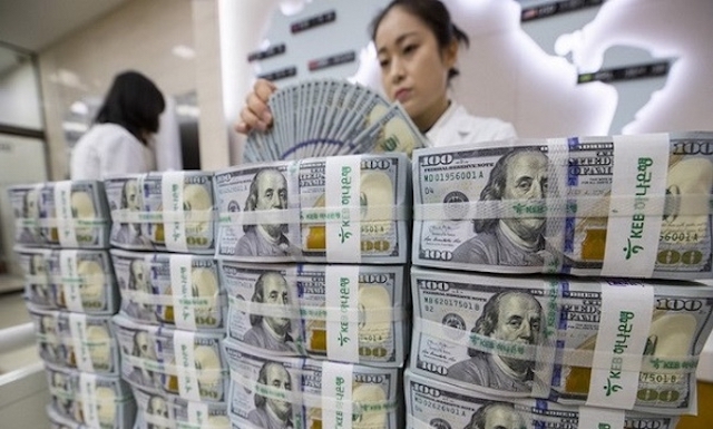 Thị trường tiền tệ ngày 24/2: Giá vàng giảm nhẹ khi đồng USD chưa có dấu hiệu phục hồi