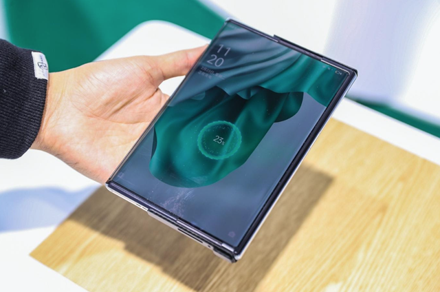 Oppo trình diễn công nghệ sạc không dây qua không khí