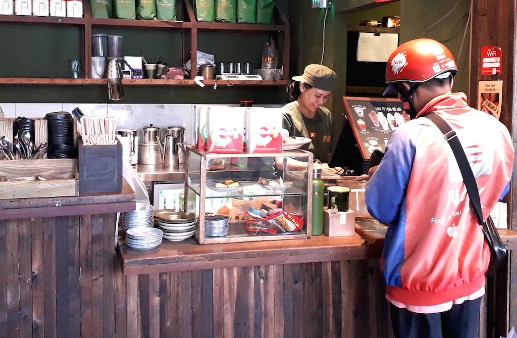 Doanh nghiệp F&B làm gì để tự cứu mình?
