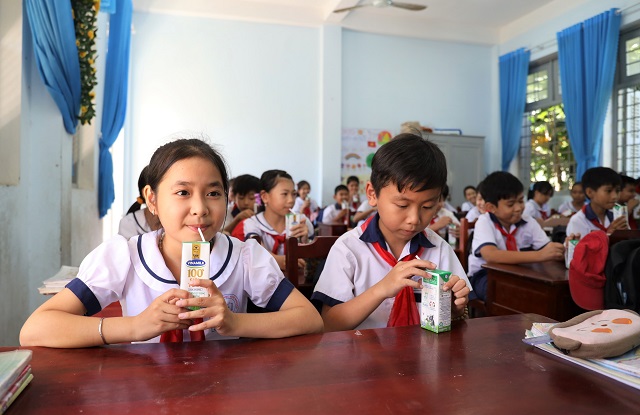 4 năm triển khai, Sữa học đường tỉnh Bến Tre 'được lòng' cả thầy trò, phụ huynh