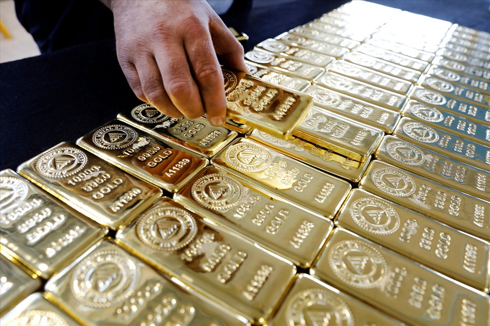 Thị trường tiền tệ ngày 24/3: Vàng đột ngột lao dốc, đồng USD tăng giá