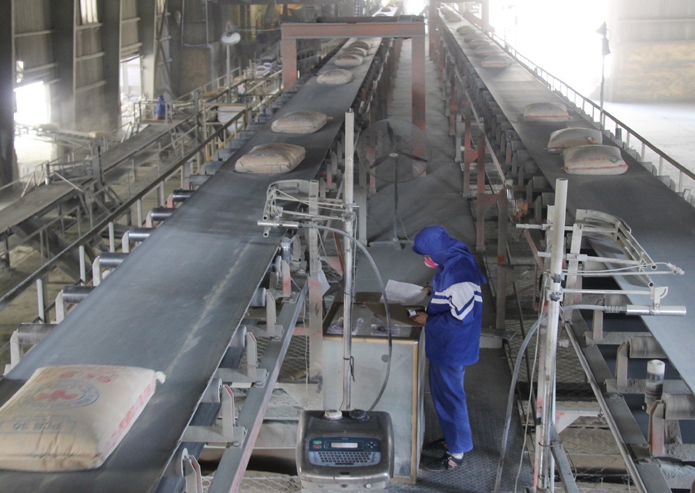 Nguồn cung xi măng vượt cầu nội địa tới 40 triệu tấn